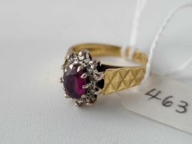 A oval cluster ring 18ct gold size L