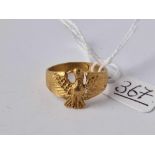 A VINTAGE 24CT GOLD EAGLE RING WITH FULL CHINESE HALLMARKS SIZE R 6.5 A/F