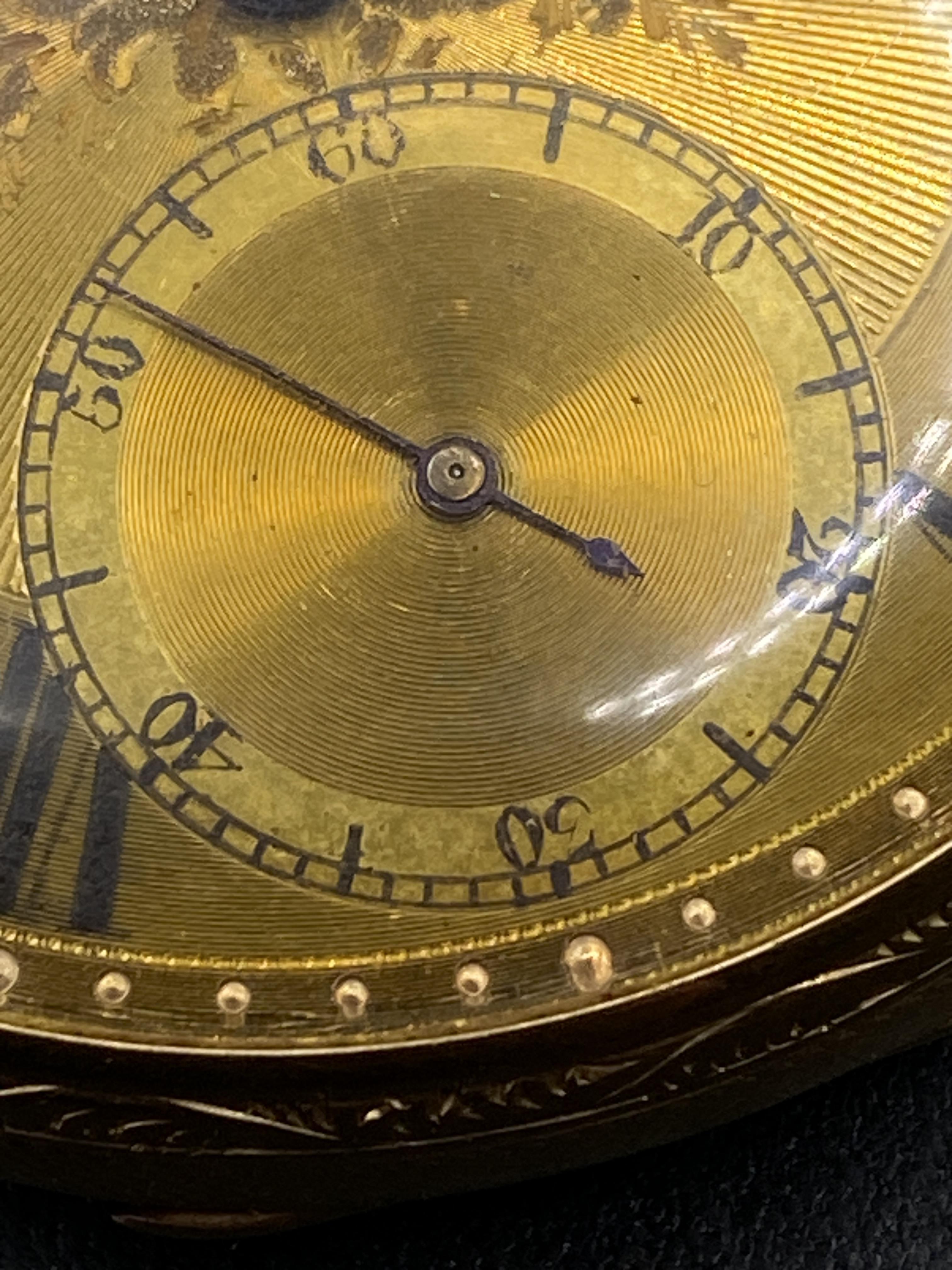 A ATTRACTIVE FLORAL ENGRAVED GENTS POCKET WATCH 18CT GOLD WITH GOLD COLOURED FACE SECONDS SWEEP - Image 2 of 5