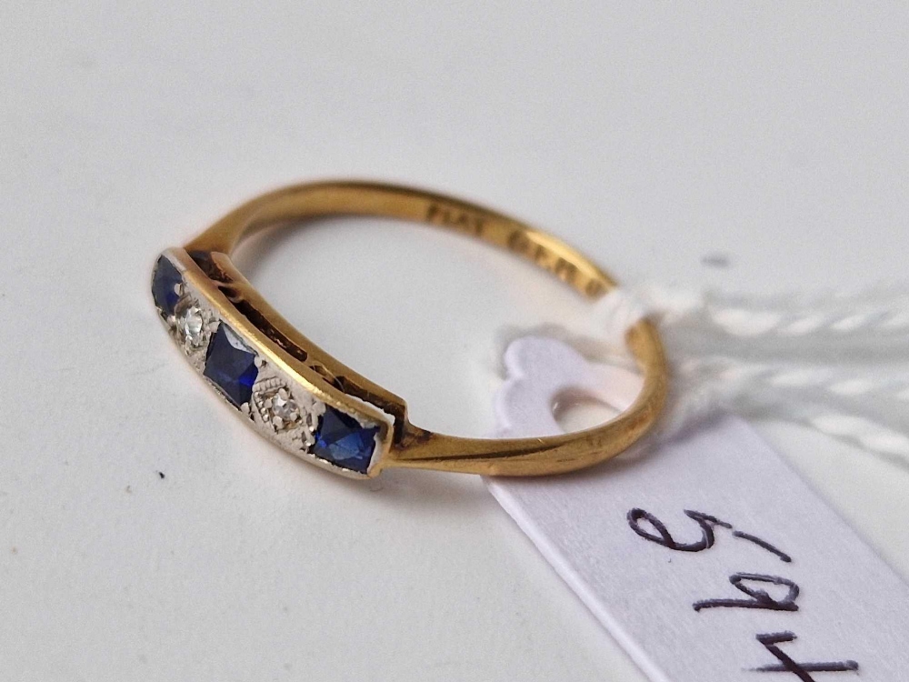 A five stone sapphire and diamond ring, 18ct, size N, 1.5 g - Image 2 of 3