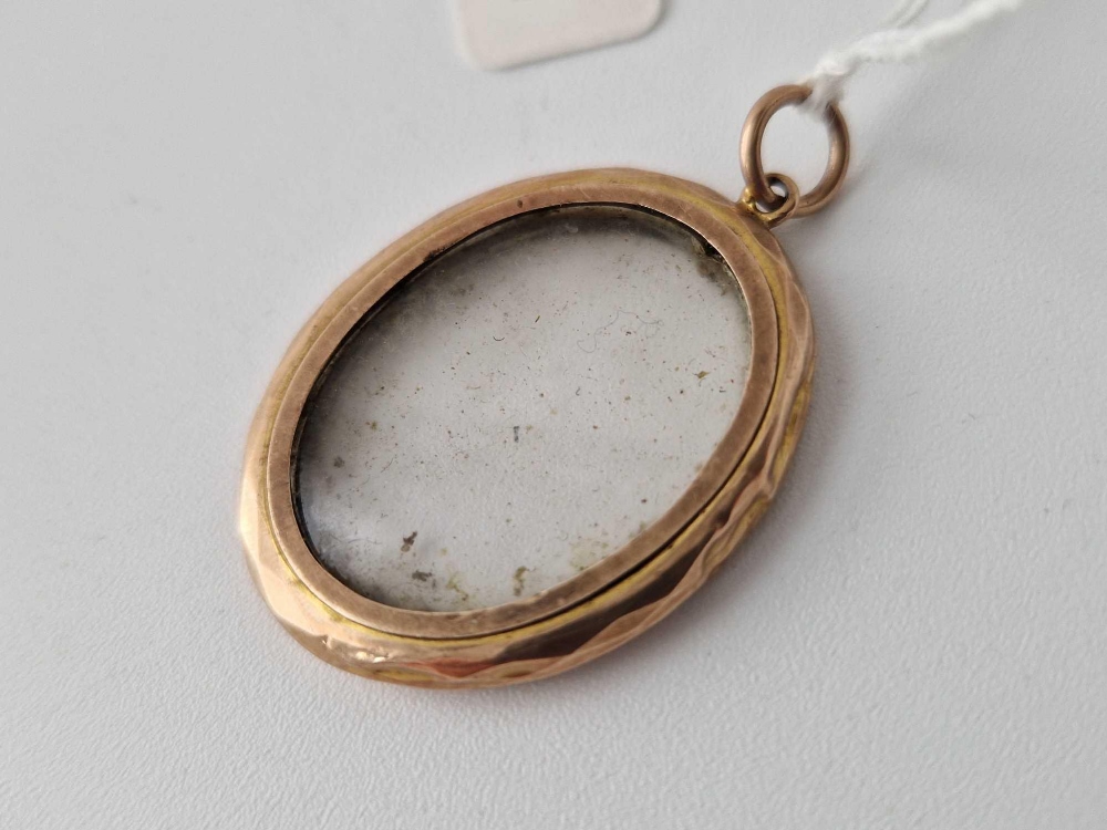 A oval double sided locket 9ct frame 7.2 gms inc. - Image 2 of 2