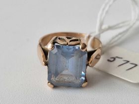 A gold blue stone ring size M 5 gms