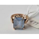 A gold blue stone ring size M 5 gms