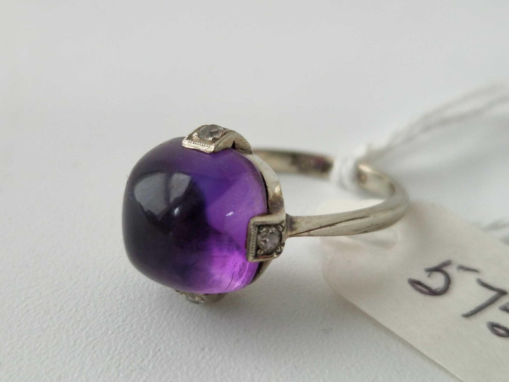 A white gold cabochon amethyst ring 9ct size K 3.5 gms