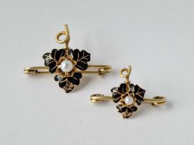 A PAIR OF VICTORIAN ENAMEL AND PEARL BROOCHES, 15ct, 7.5 g. (some chipping to enamel)