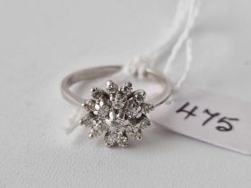 18ct white gold diamond cluster ring, size M, 3.3g