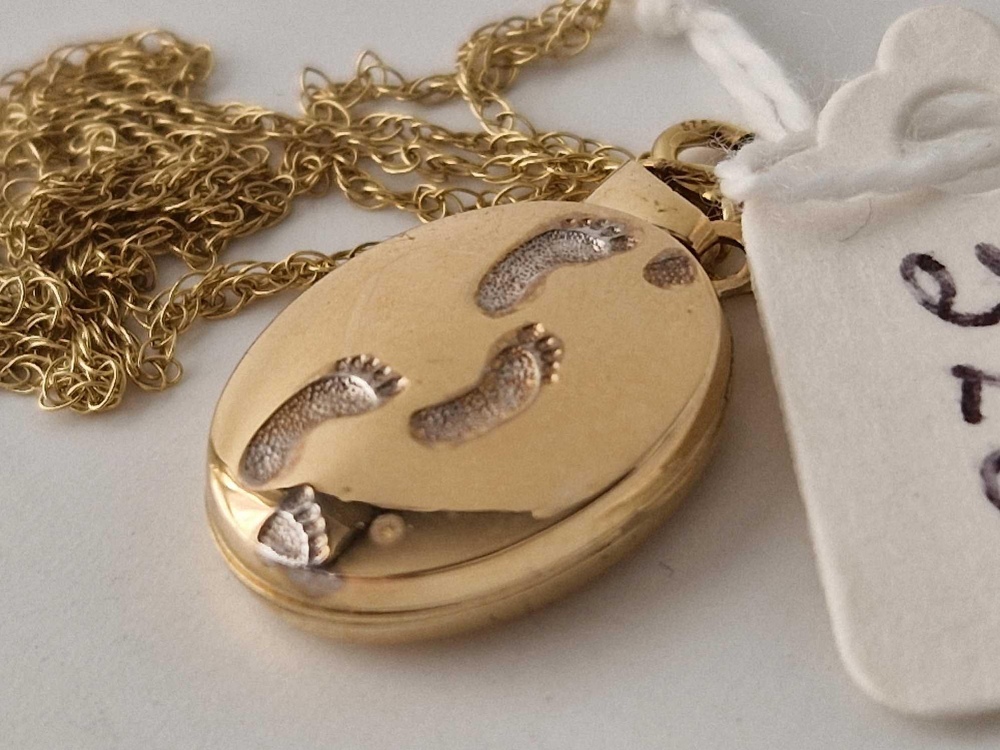 A locket on fine chain, both 9ct, 17 inch, 1.8 g - Image 2 of 4
