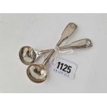 Pair of fiddle thread and shell salt spoons . London 1837. 58 gm