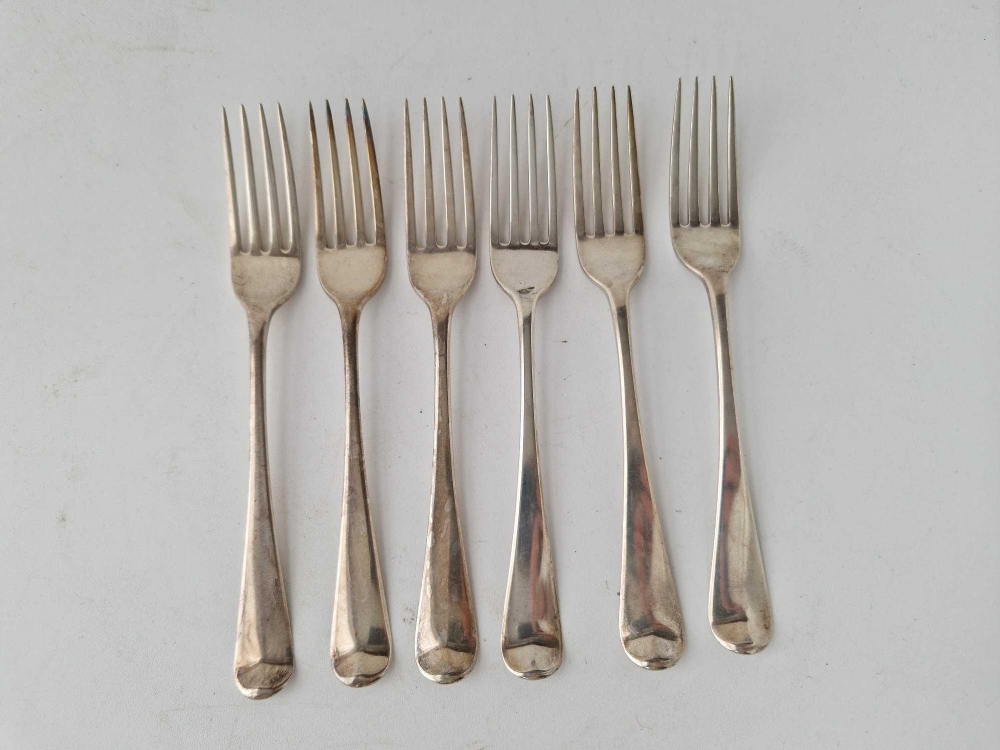 A set of six plain OE pattern dessert forks, good condition, London 1798 by RC, 225 g