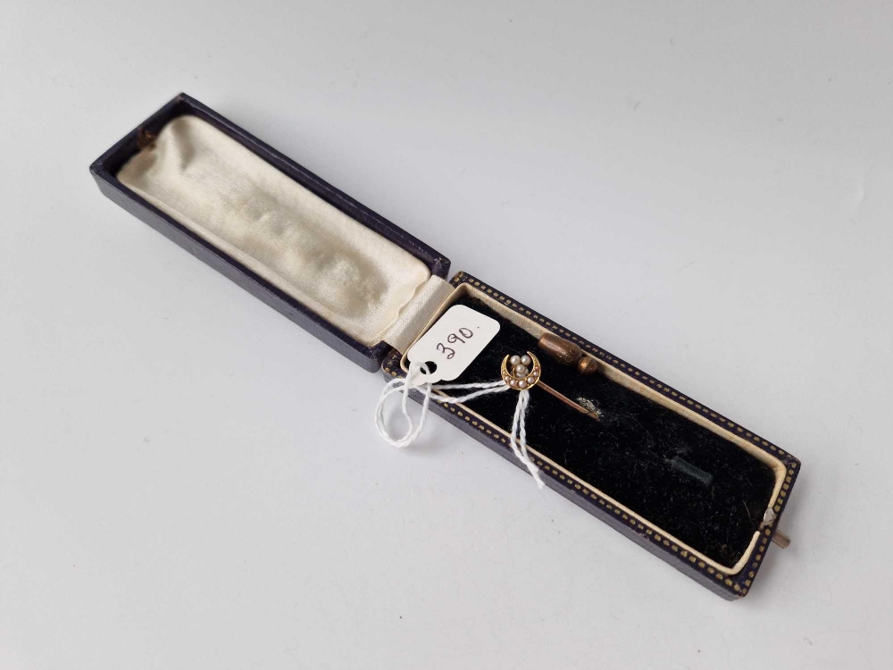 A gold and pearl crescent stick pin, boxed 1.4 g - Image 2 of 2