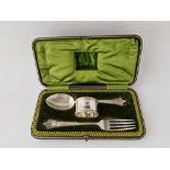 Good quality Christening set in box . Sheffield 1906/7 . 92 gm