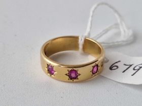 Gypsy set three stone ruby ring, 18ct, size M, 5.7 g Birmingham 1924