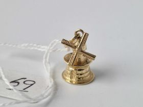 A windmill charm 14ct gold 2.8g