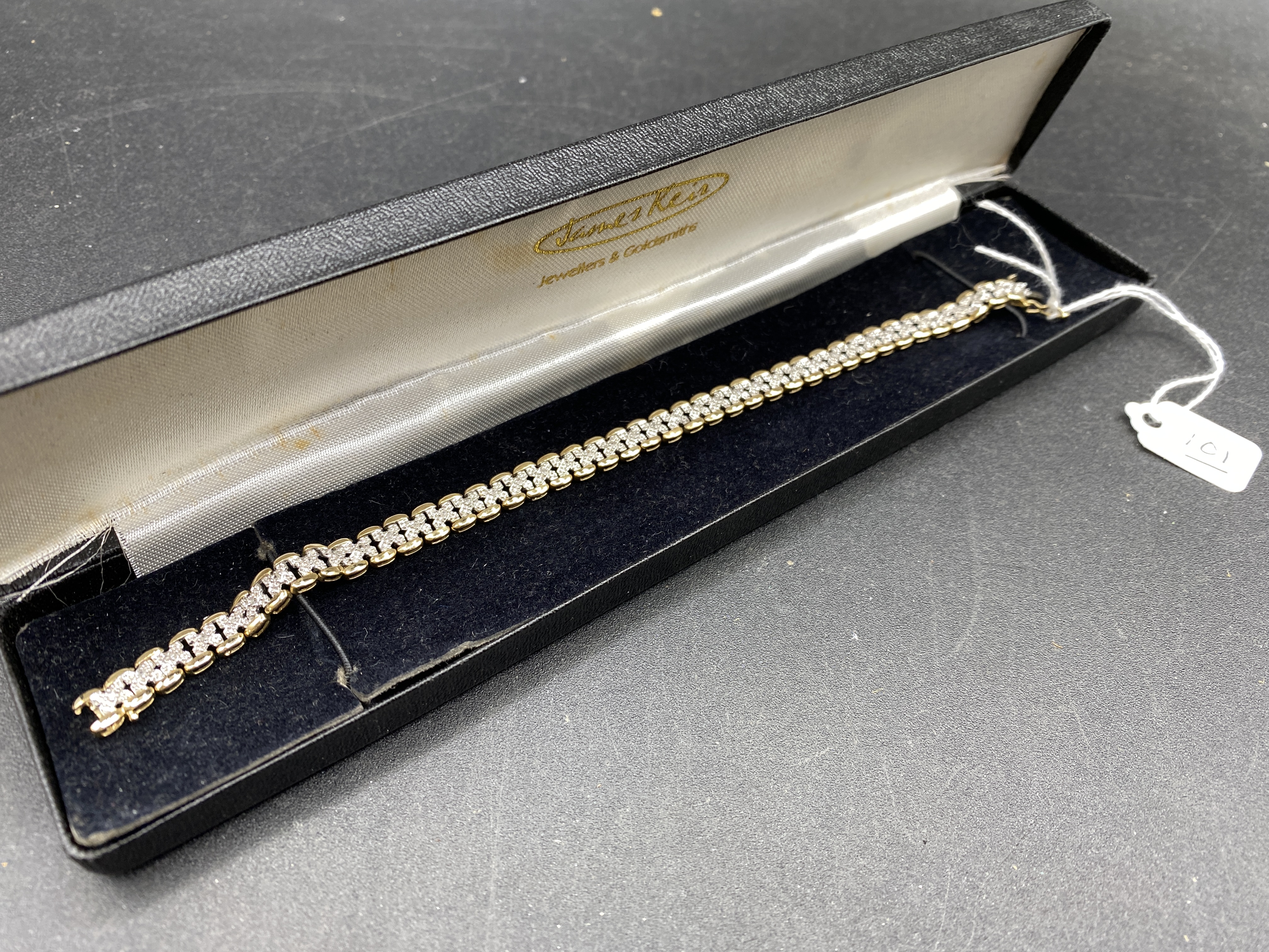 A diamond bracelet set in 9ct white & yellow gold 9.5g inc