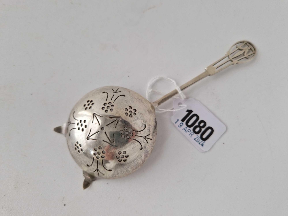A tea strainer with pierced handle, Sheffield 1943, 42 g - Image 2 of 2