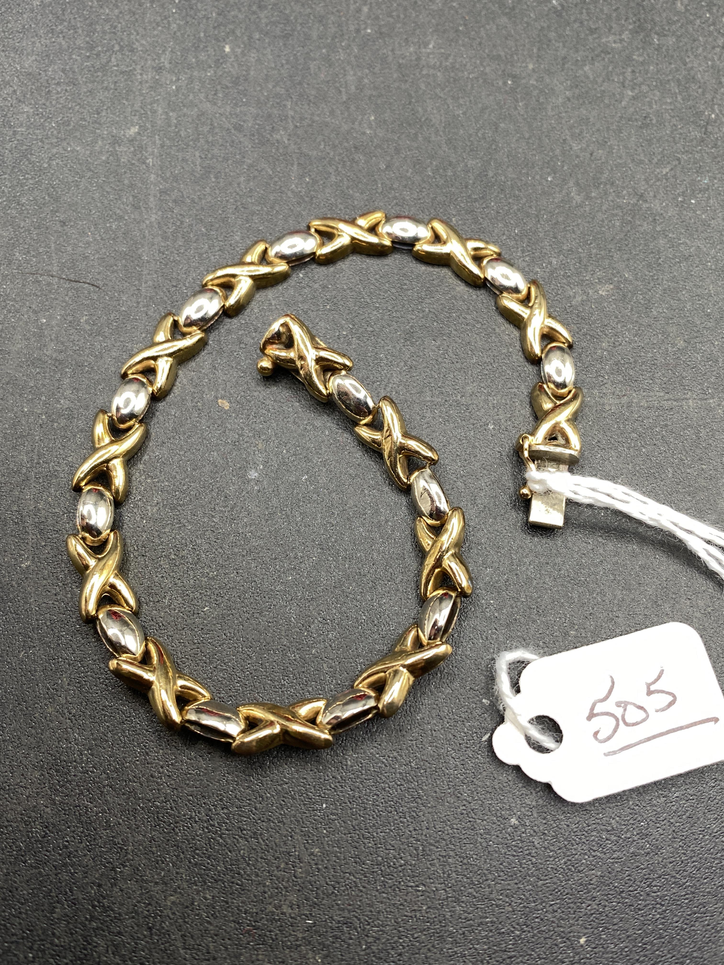 A two colour 9ct gold hugs & kisses bracelet 7.8g