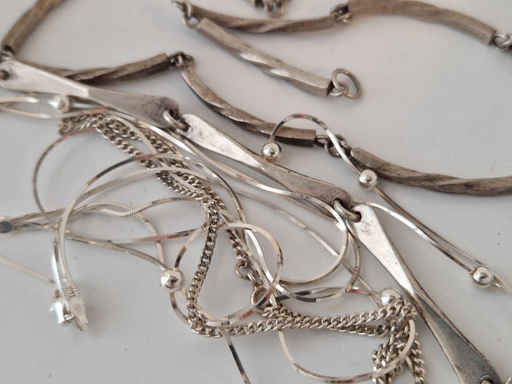 A bag of silver necklaces, chains, etc 84.5 g - Image 2 of 2