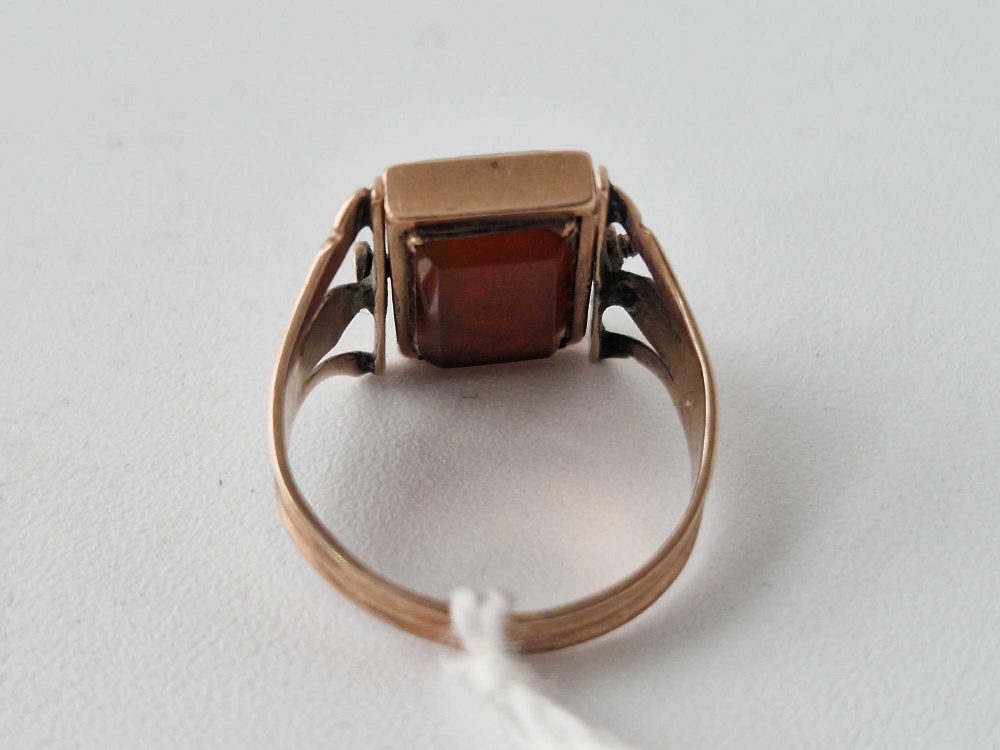 A antique swivel gold ring with plated hair on one side and carnelian on the other size K 3.4 gms - Image 3 of 3