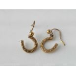 Pair of small horseshoe earrings 1.6g