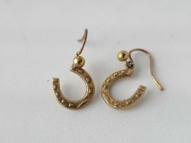 Pair of small horseshoe earrings 1.6g