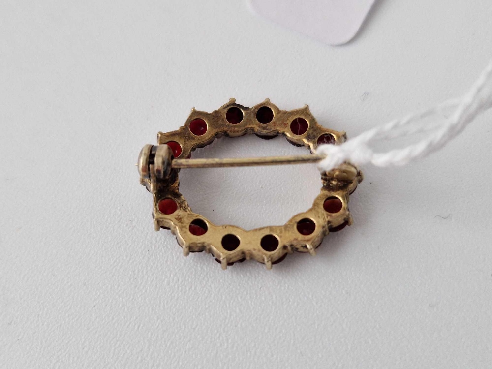 Oval garnet set brooch - Image 2 of 2