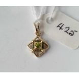 A peridot pendant, 9ct