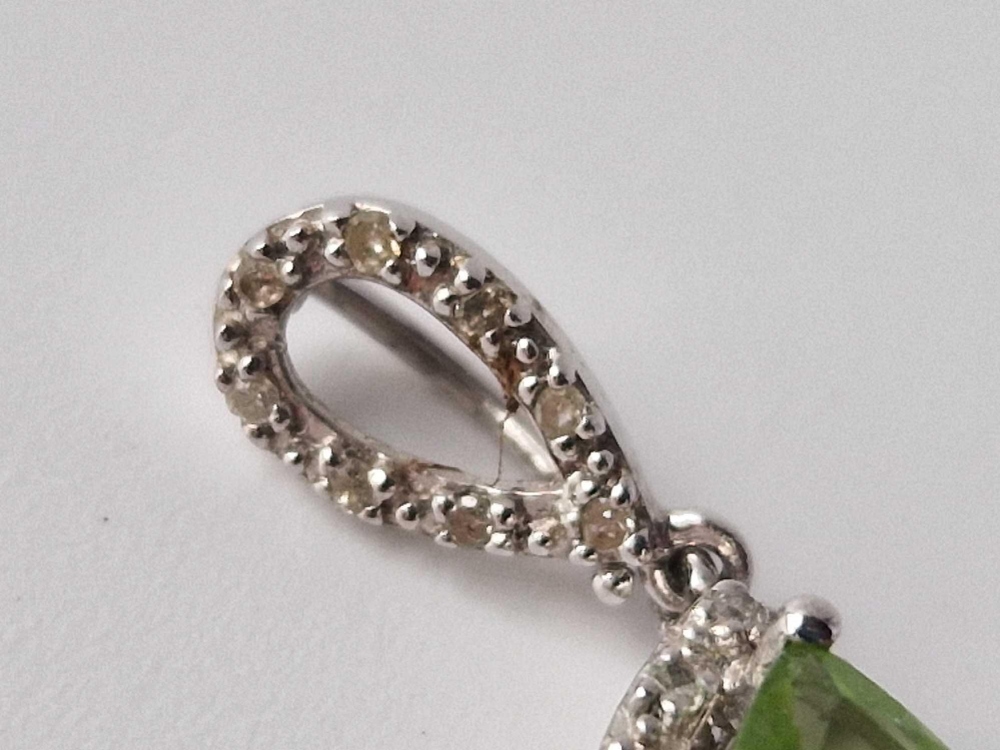 A pear shaped diamond & greenstone 9ct pendant1.5g - Image 3 of 4