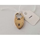 A good heavy gold heart shaped padlock clasp, 9ct, 4.5 g