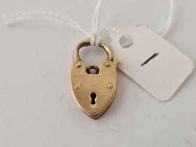 A good heavy gold heart shaped padlock clasp, 9ct, 4.5 g