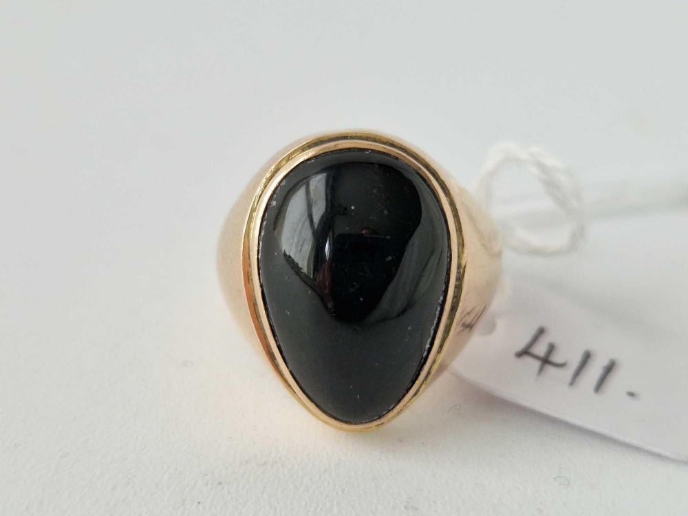 Antique 15ct gold signet ring set with a cabochon drop shape garnet, size M, 9.4g - Image 2 of 3