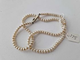 A single row pearl necklaces 18 inch