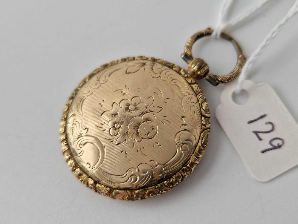 An antique yellow metal photo locket - Image 2 of 2