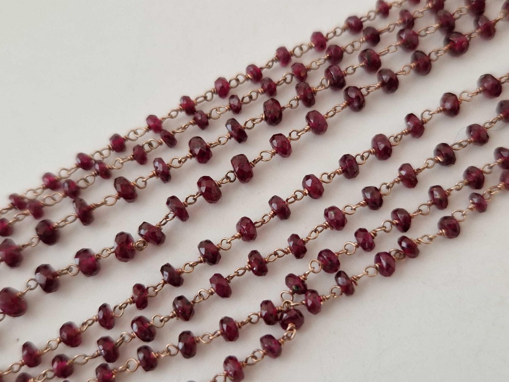 A garnet bead necklace, 9ct, 45 inch - Image 3 of 3