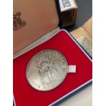 Large ilver 1977 medalion 87 gm