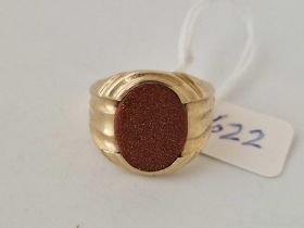 A gold stone signet ring, 10ct, size R, 7 g