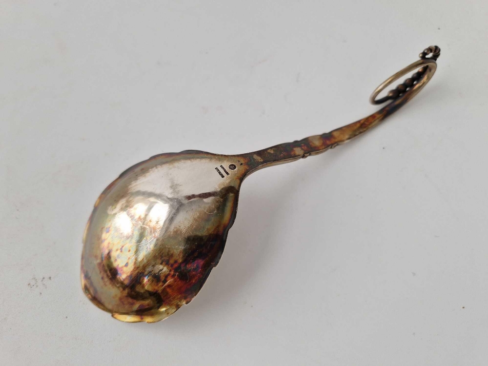 A stylish Georg Jensen serving spoon with curved beaded end, 8 inches long, 80 g - Image 3 of 3