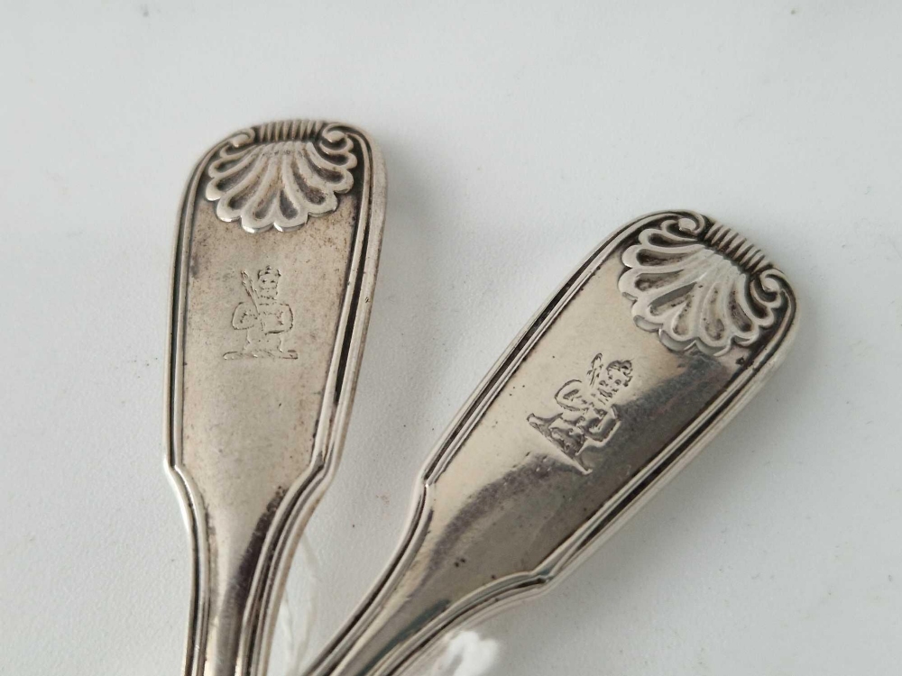 Pair of fiddle thread and shell salt spoons . London 1837. 58 gm - Image 2 of 3