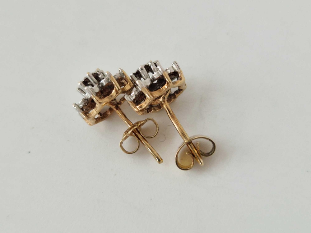 A pair of earrings with small diamonds, 9ct, 1.6 g - Image 2 of 2