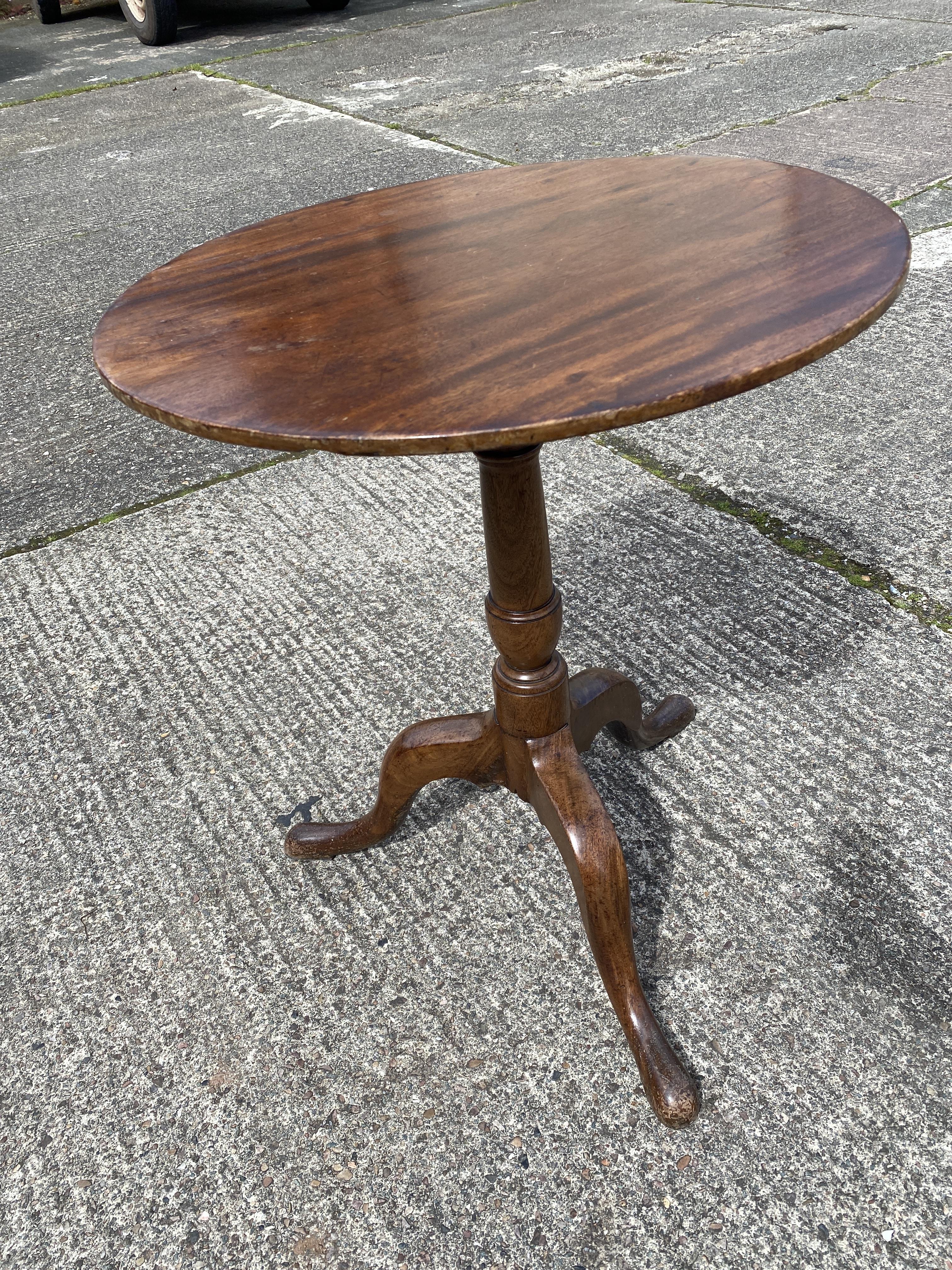 Early 19thC Mahogany pillar table on tripod base