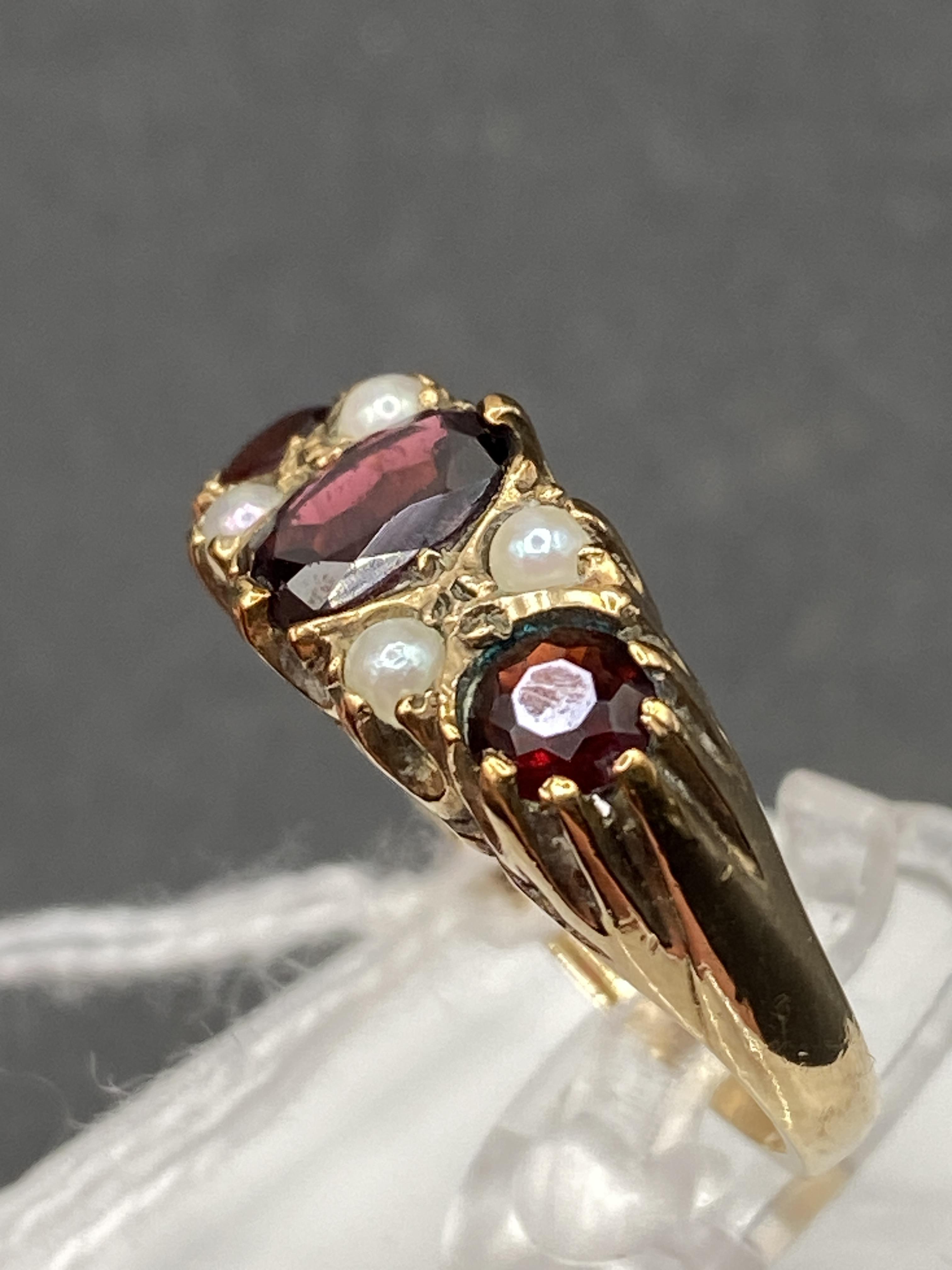 A garnet & pearl 9ct dress ring size J 3.5g inc - Image 2 of 3