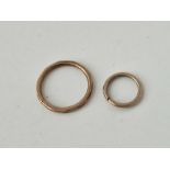 Two 19th C gold split rings, 1.2 g