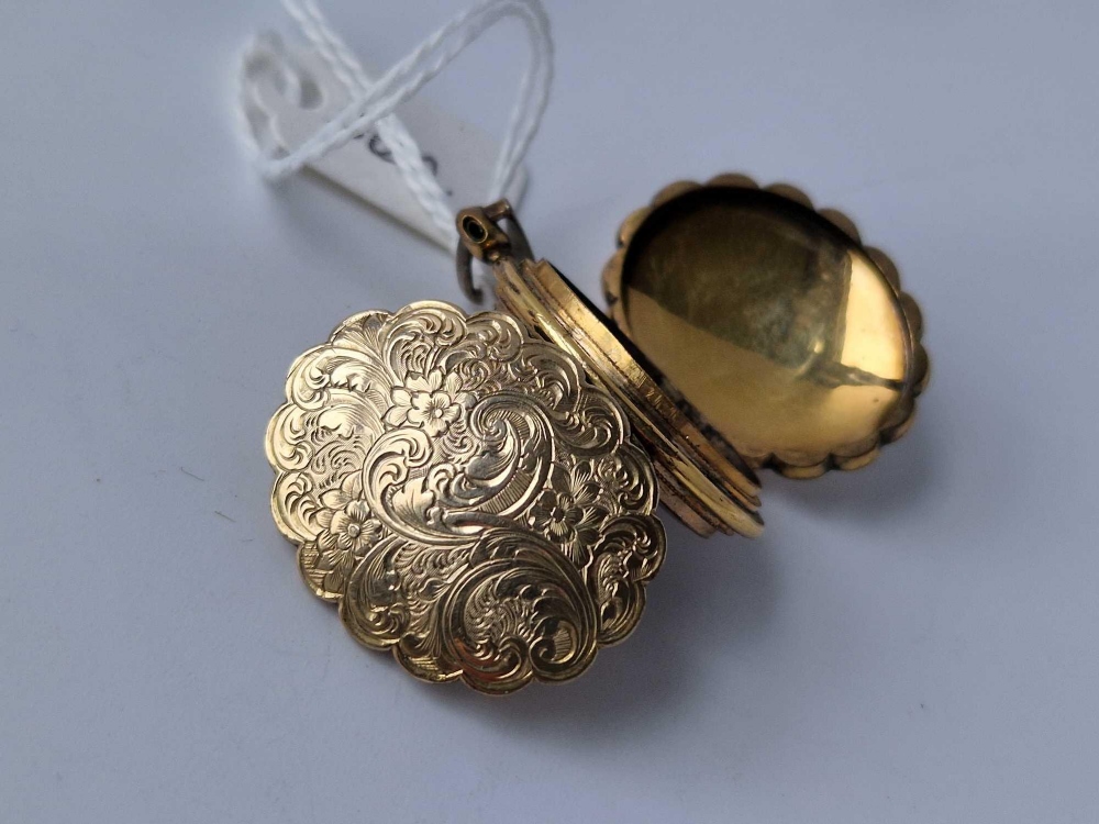 A 19th C gold back and front double locket, 9.7 g - Image 4 of 7