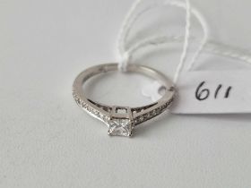 18ct white gold hallmarked single stone princess cut diamond ring with diamondset shoulder, size
