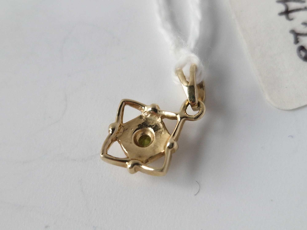 A peridot pendant, 9ct - Image 3 of 3