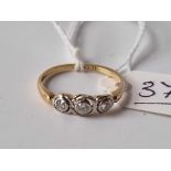 An antique old cut 3 stone diamond ring in 18ct gold size L 2g