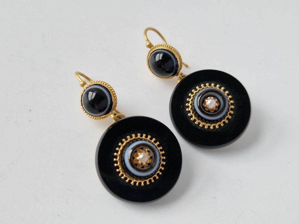 A PAIR OF VICTORIAN 18CT GOLD & ONYX DROP EARRINGS