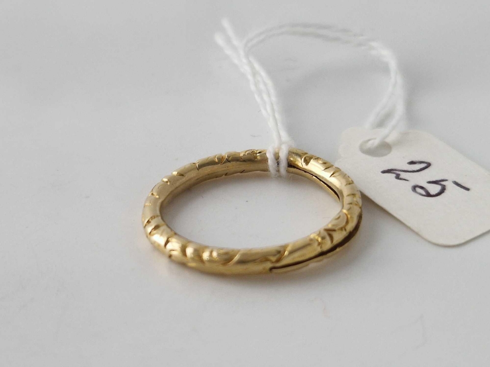 A 19TH C GOLD SPLIT RING, 2.4 cm in diameter, 4.9 g - Image 2 of 3