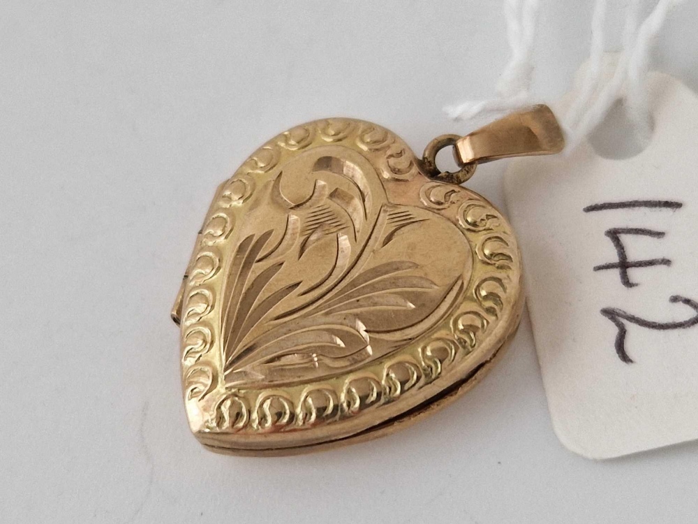 Heart opening locket with floral, engraved design 9ct gold HM. - Image 2 of 3