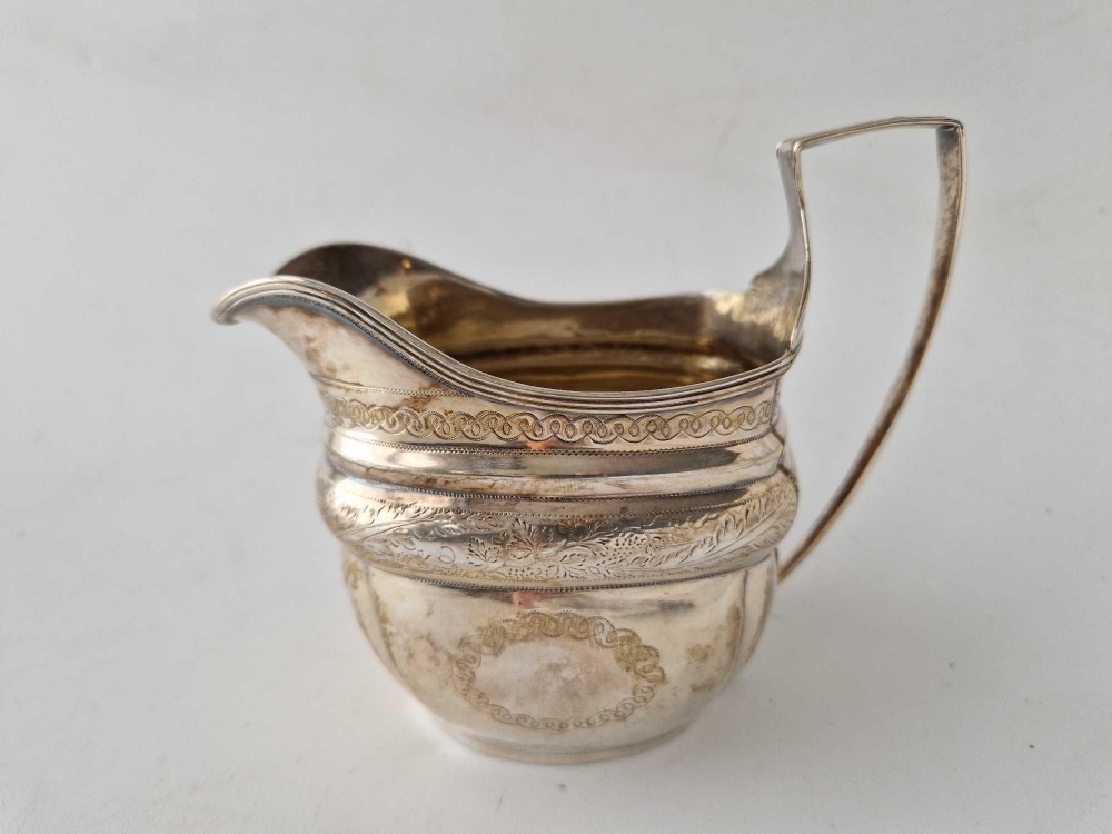 A George III cream jug with reeded rim, London 1806, 158 g - Image 3 of 3