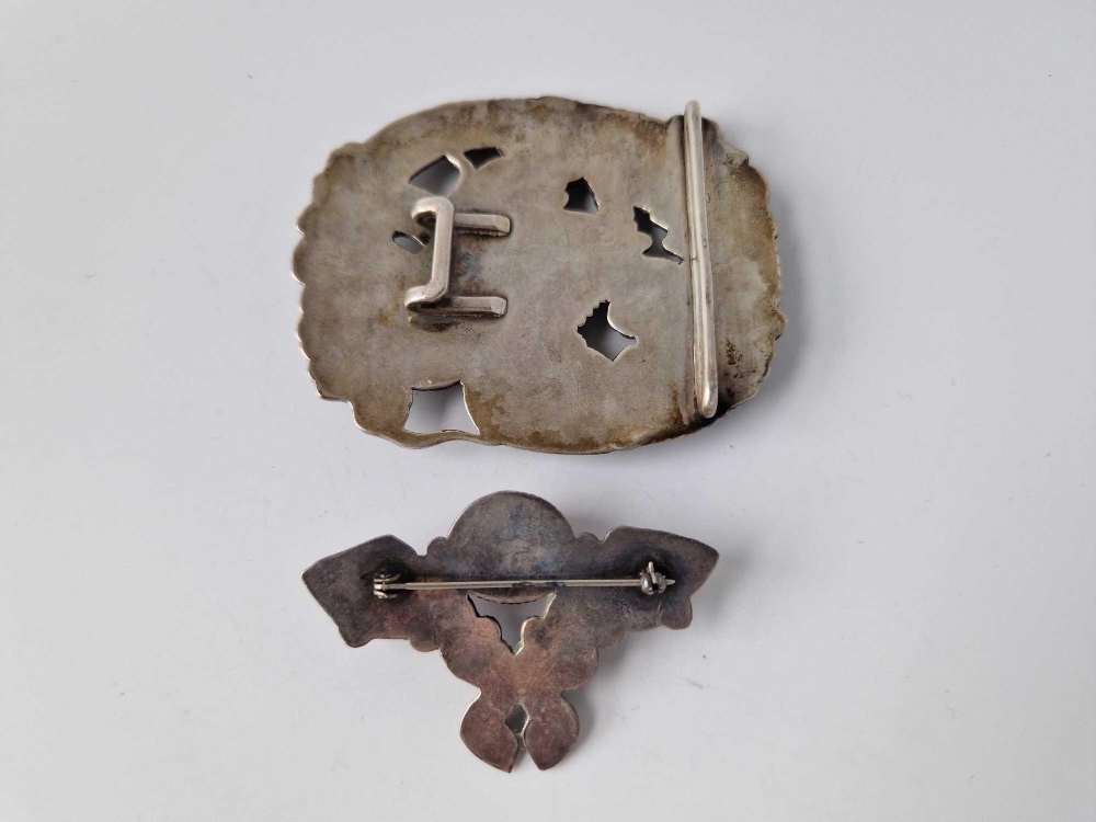 A large Chinese silver buckle and brooch, 70 g - Image 4 of 4